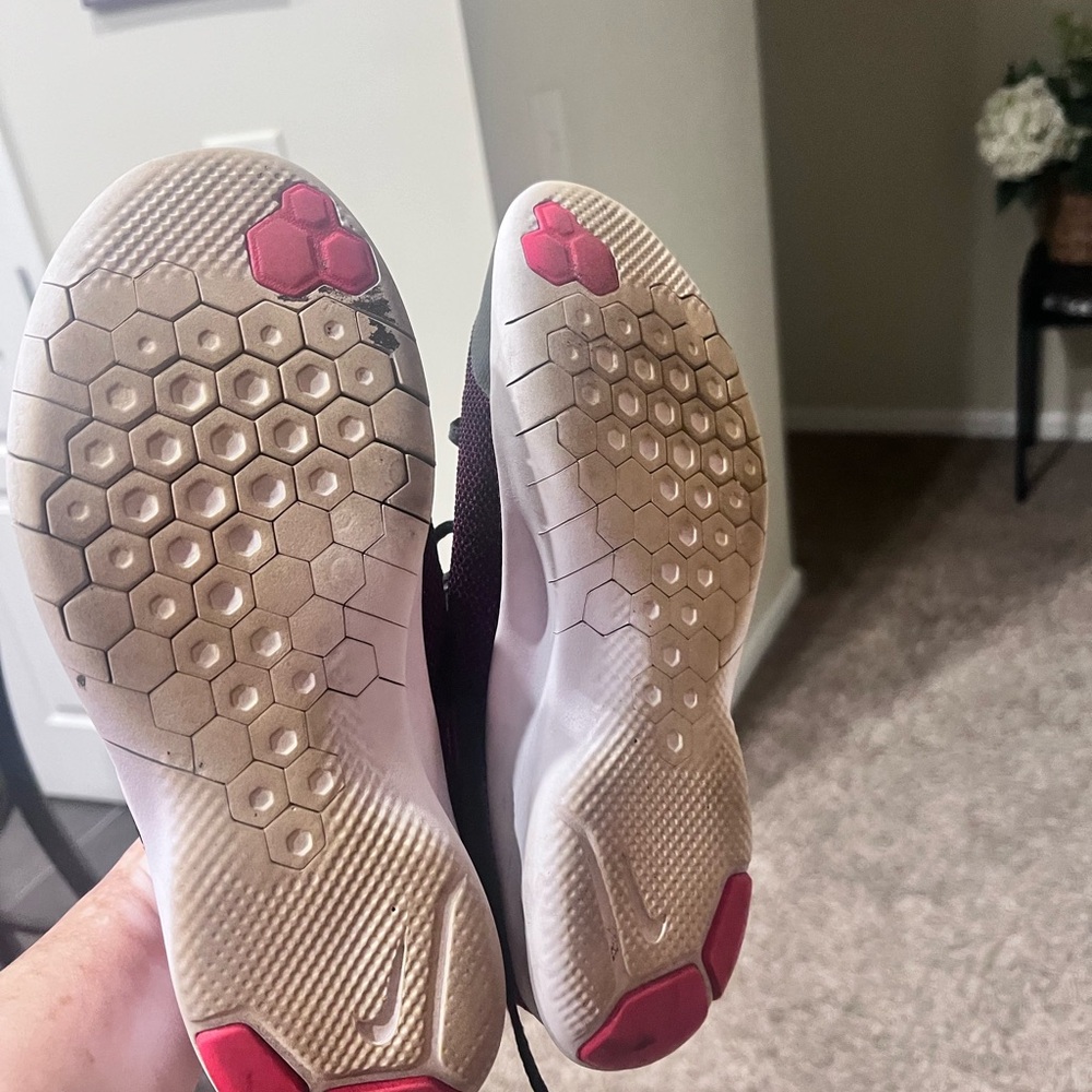 Nike Size 8 And Size 8:5. - image 5